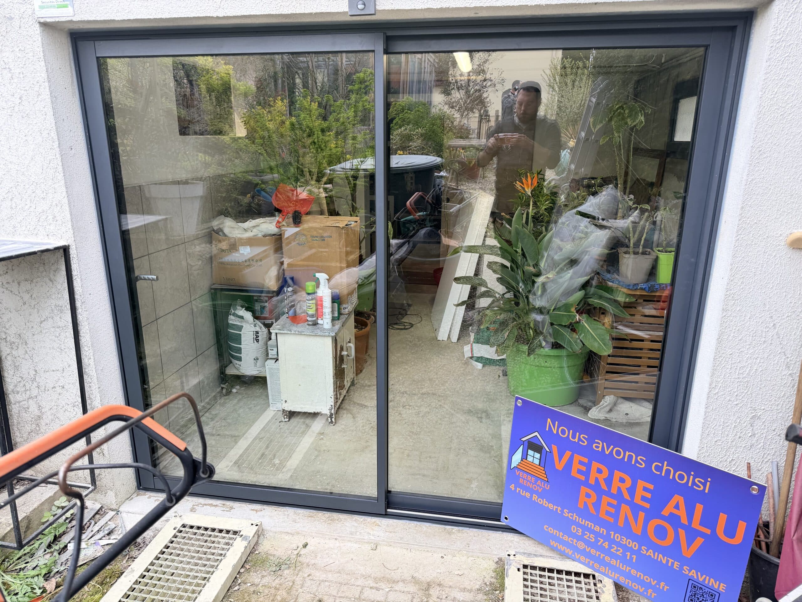 Porte de garage en baie vitrée après